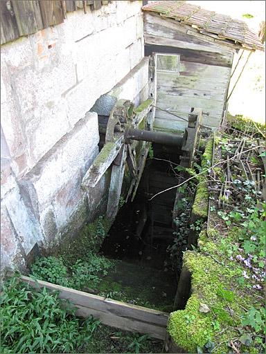 Scierie de la Haute-Creuse, élévation postérieure, vestige de la roue de poitrine.