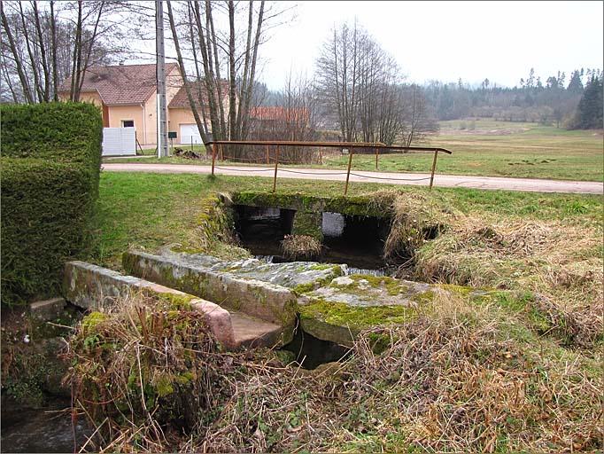 aqueduc d'irrigation.