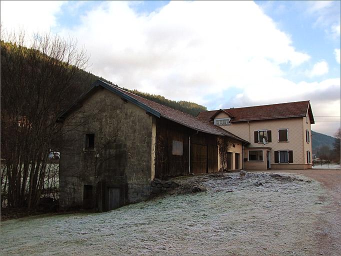 Vue d'ensemble des bâtiments.