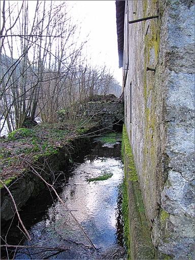Elévation postérieure et canal de fuite des turbines.