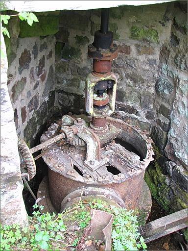 Elévation postérieure du moulin, turbine hydraulique.