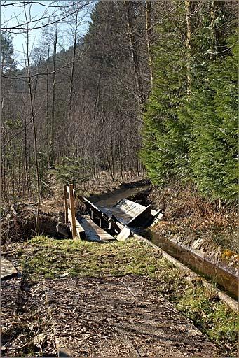 Elévation postérieure des bâtiments, canal d'amenée.