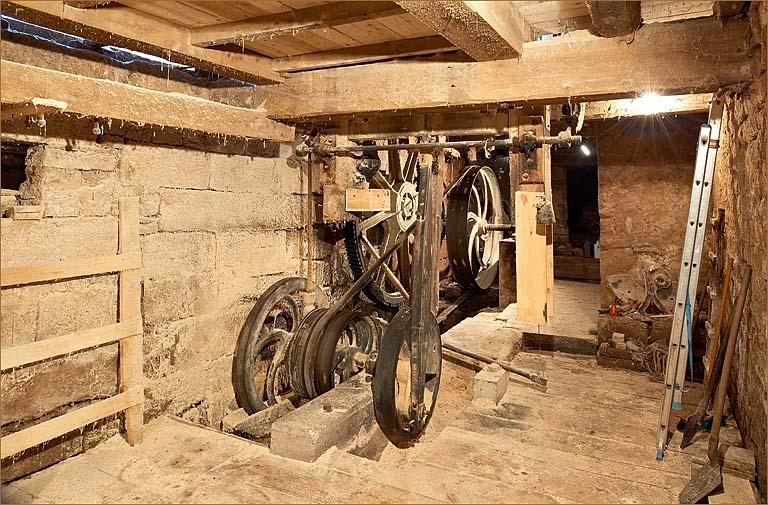 Sous-sol de la scierie, embiellage du haut-fer.