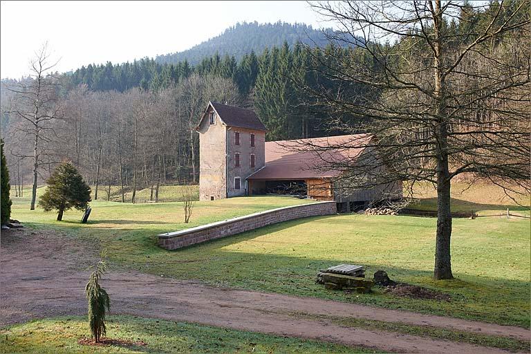 Bâtiments de la scierie, vue de trois quarts droit.