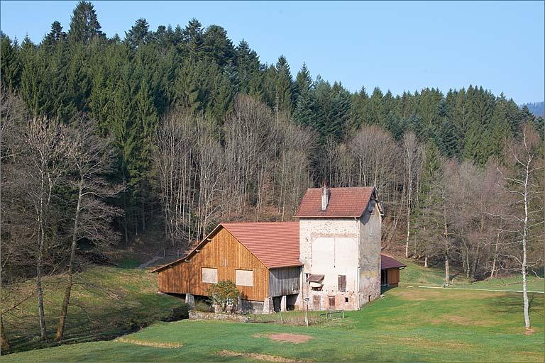 Bâtiments de la scierie, vue de trois quarts gauche.
