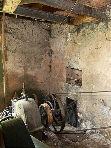 Sous-sol, turbine centrifuge fabriquée par Althoffer à Remiremont et courroie d'entraînement.
