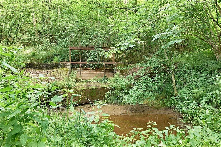 Vanne de décharge du canal d'alimentation de la scierie.