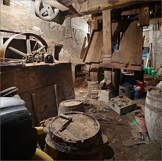 sous-sol, embiellage du haut-fer et poulie multiplicatrice.