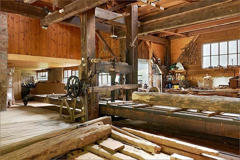 Intérieur de la halle, vue d'ensemble.