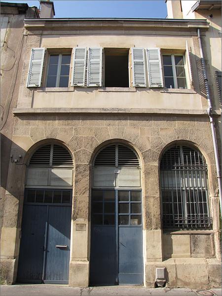 Façade sur la rue Sainte-Anne, ensemble face.