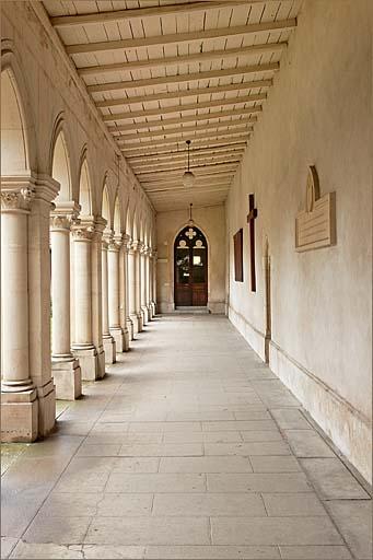 Cloître : galerie Nord vers l'Ouest.