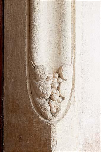 Cloître : galerie Est, baie sur le bâtiment conventuel, détail du congé.