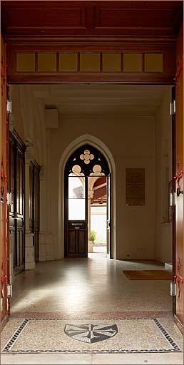 Vestibule (vue vers le cloître).