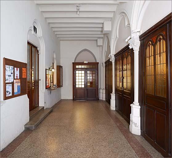 Vestibule (vue vers l'entrée, rue Lacordaire).
