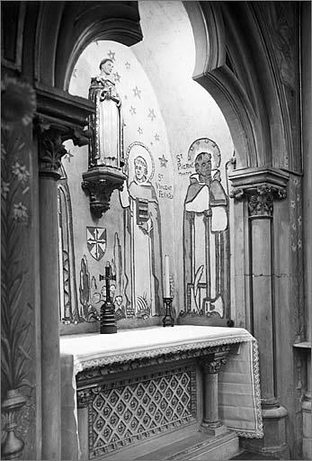 Le choeur avant rénovation : chapelle latérale des saints dominicains, trois quarts gauche.