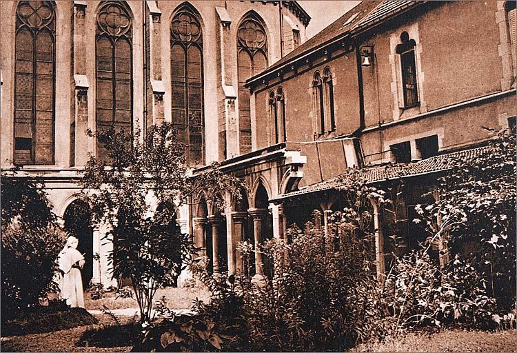 Le cloître (galeries Nord et Est) dans les années 1970.