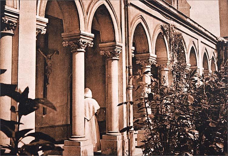 Le cloître (galerie Nord) dans les années 1970.