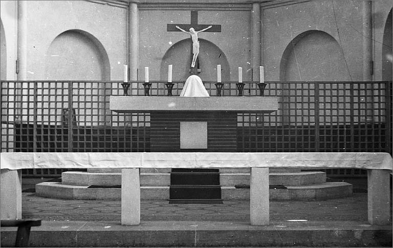 Le choeur après rénovation, dans les années 80, détail.