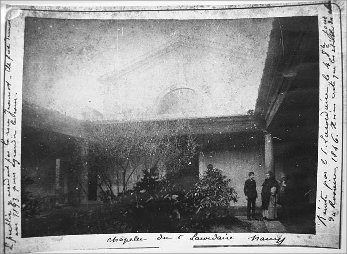 Le cloître et la 1ère chapelle détruite en 1893.