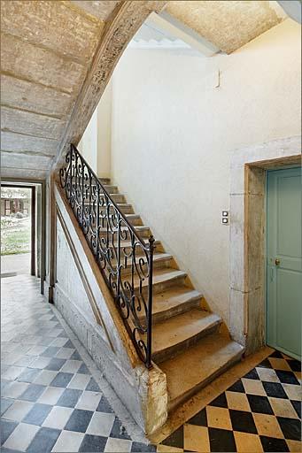 Escalier, départ.