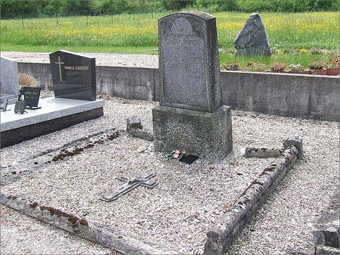 Tombeau (n°3) de type 4, ensemble trois quarts droit.