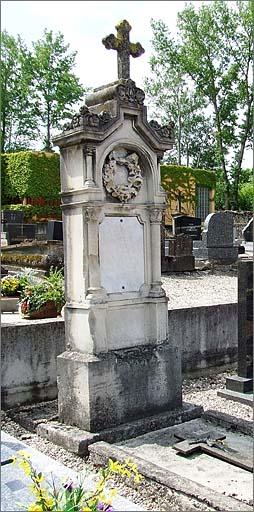 Tombeau (n°10) de type 1, ensemble trois quarts gauche.