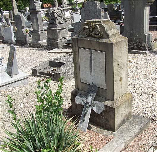 Tombeau (n°14) de type 1, ensemble trois quarts droit.