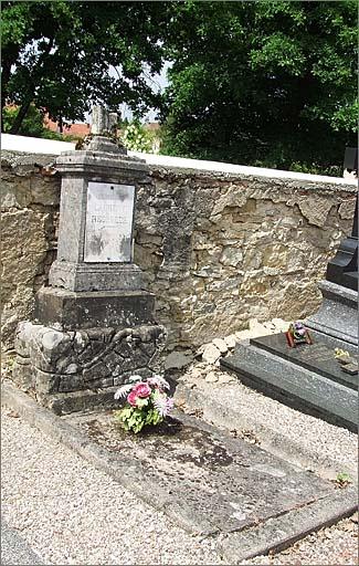 Tombeau (n°15) de type 1, ensemble trois quarts gauche.