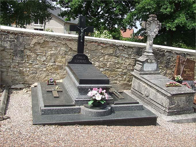 Tombeau (n°16) de type 3, ensemble trois quarts gauche.