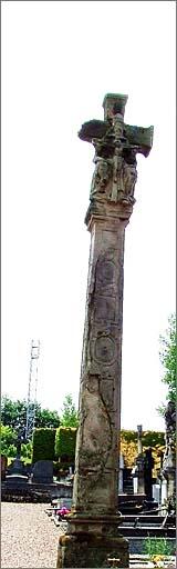 Tombeau (n°31), croix du cimetière, ensemble face.