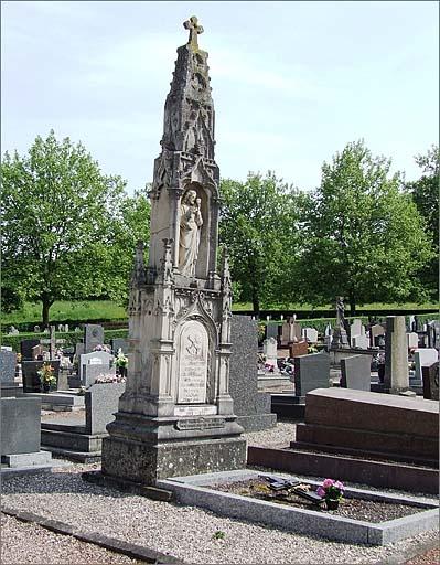 Tombeau à stèle des prêtres de la paroisse d'Avricourt