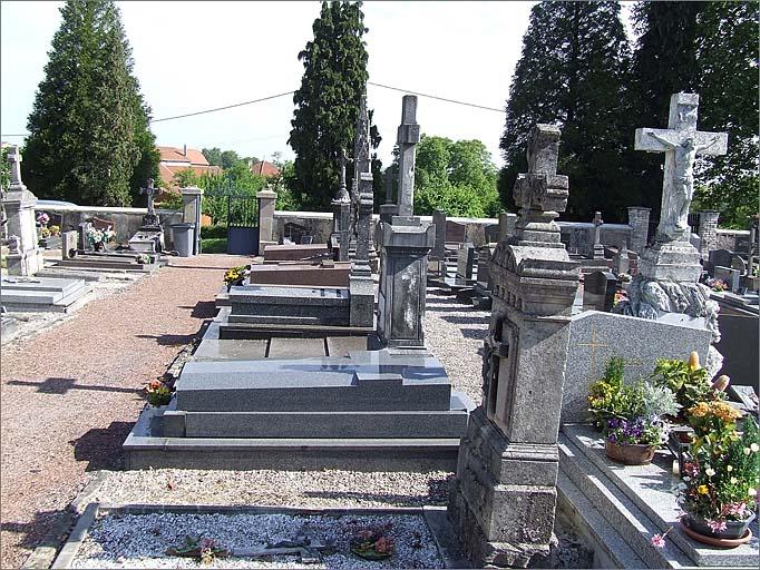Vue du cimetière première division située à l'entrée et à l'ouest