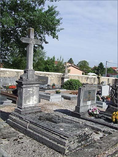 Tombeau (n°46) de type 1, ensemble trois quarts gauche.
