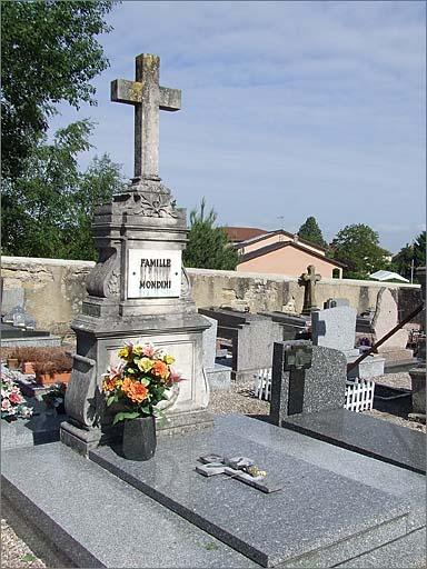 Tombeau (n°48) de type 1, ensemble trois quarts gauche.