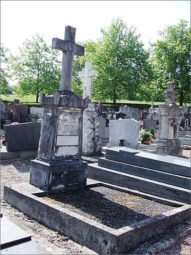 Tombeau (n°53) de type 1, ensemble trois quarts gauche.