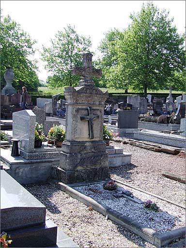Tombeau (n°54) de type 1, ensemble trois quarts gauche.
