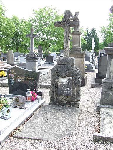 Tombeau (n°57) de type 2, ensemble trois quarts droit.