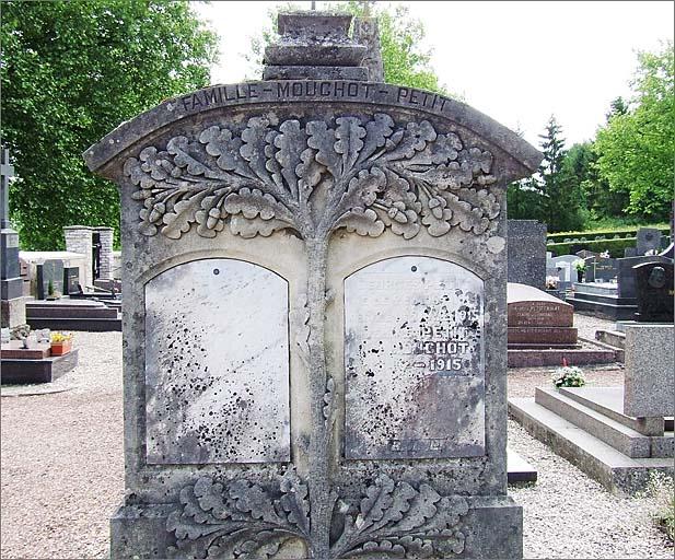 Tombeau (n°60) de type 2, détail de la stèle, ensemble face.