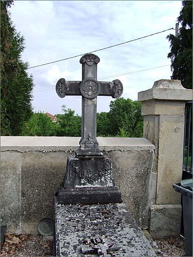 Tombeau (n°63) de type 3, ensemble face.