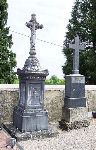 Tombeau (n°64) de type 1, ensemble trois quarts gauche.