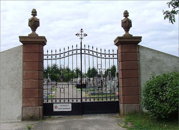 portail d'entrée du cimetière, ensemble face.