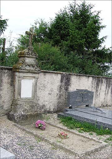 Tombeau (n°5) de type 1, ensemble trois quarts gauche.