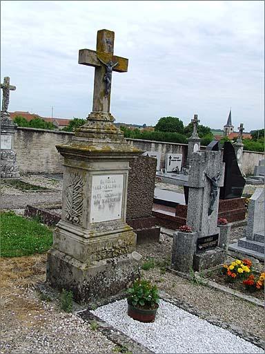 Tombeau (n°15) de type 1, ensemble trois quarts gauche.