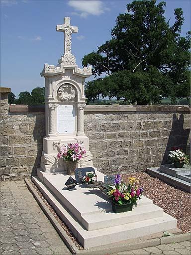 Tombe (n°3) de type 1, ensemble trois quarts gauche.