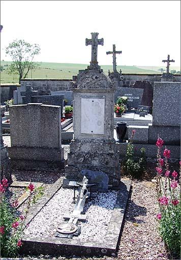 Tombe (n°7), de type 1, ensemble trois quarts gauche.