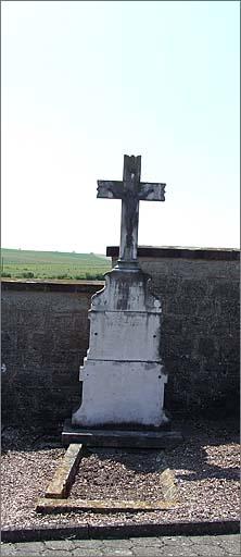 Tombe (n°12), de type 1, ensemble face.