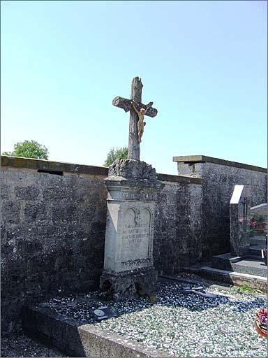 Tombe (n°10), de type 1, ensemble trois quarts gauche.