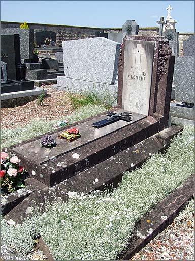 Tombe (n°11), de type 3, ensemble trois quarts droit.