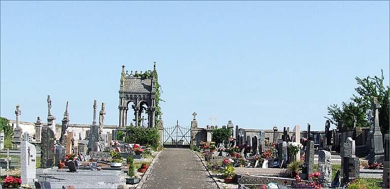 Vue du cimetière depuis le bas.