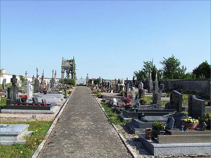 Vue du cimetière depuis le bas.
